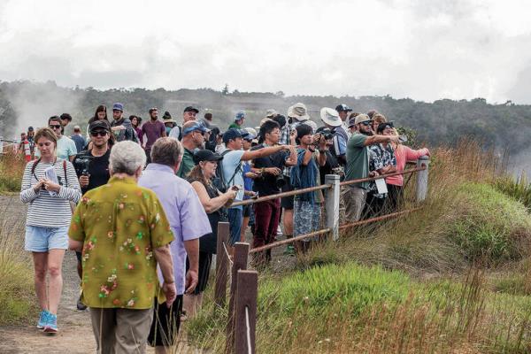 大岛居民就旅游业未来向夏威夷旅游局提供反馈意见